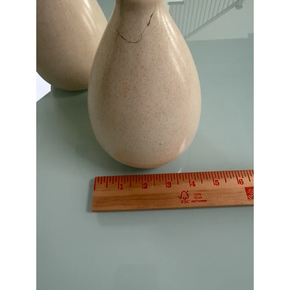 VTG Pair Ceramic Bud Vases‎ Beige 6.5 In Tall 4.5 round at base 1 Repair Vietnam